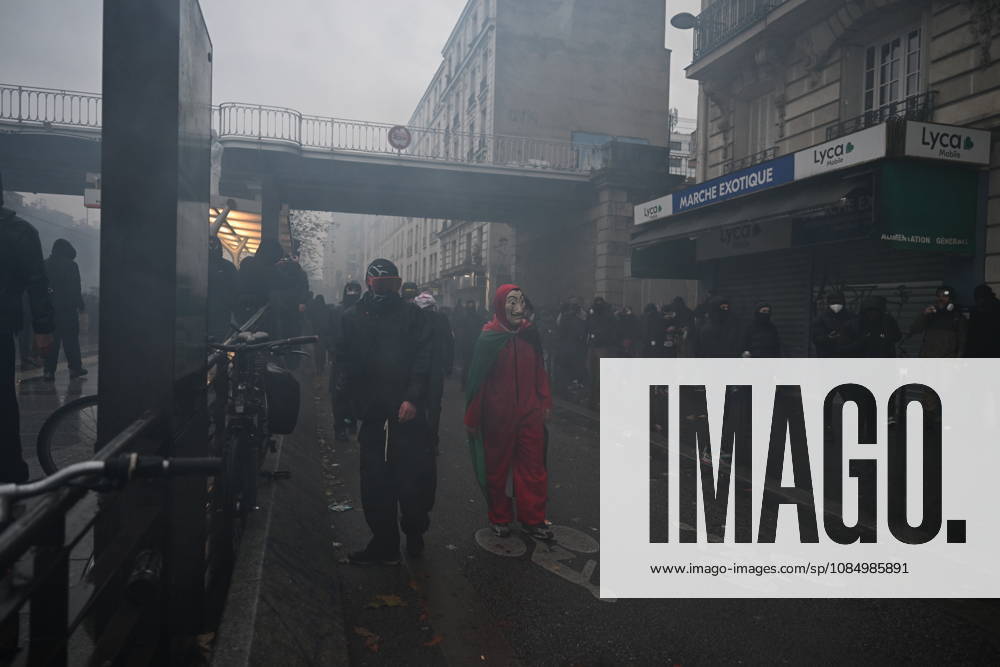 Police intervene in demonstrators amid ongoing protests in Paris PARIS, FRANCE - OCTOBER 24: Police clash with protesters with tear gas during a demonstration amid ongoing social and political tensions in Paris, France, on October 24, 2026. Mouneb Taim Anadolu Paris France. Editorial use only. Please get in touch for any other usage.