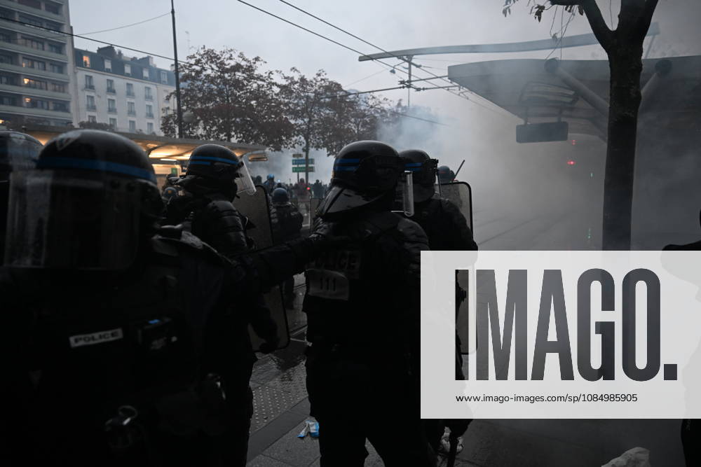 Police intervene in demonstrators amid ongoing protests in Paris PARIS, FRANCE - OCTOBER 24: Police clash with protesters with tear gas during a demonstration amid ongoing social and political tensions in Paris, France, on October 24, 2026. Mouneb Taim Anadolu Paris France. Editorial use only. Please get in touch for any other usage.