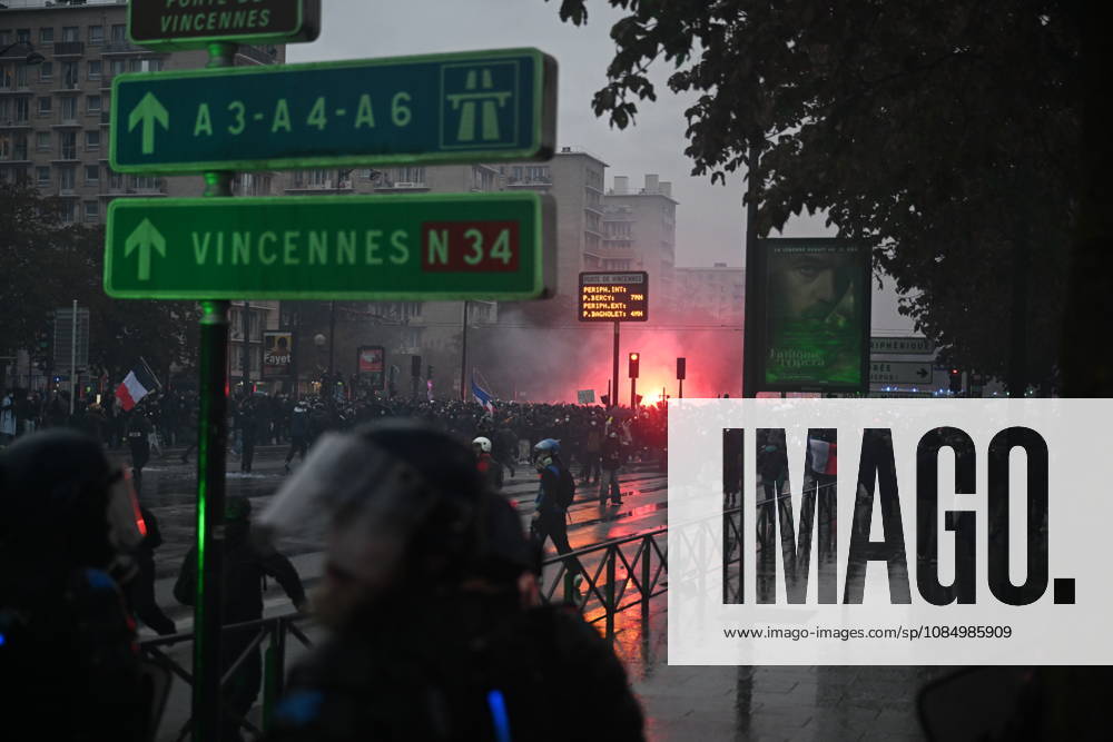 Police intervene in demonstrators amid ongoing protests in Paris PARIS, FRANCE - OCTOBER 24: Police clash with protesters with tear gas during a demonstration amid ongoing social and political tensions in Paris, France, on October 24, 2026. Mouneb Taim Anadolu Paris France. Editorial use only. Please get in touch for any other usage.