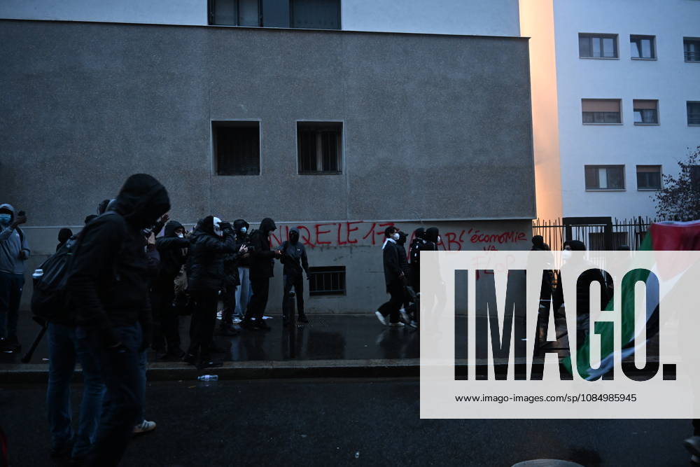 Police intervene in demonstrators amid ongoing protests in Paris PARIS, FRANCE - OCTOBER 24: Police clash with protesters with tear gas during a demonstration amid ongoing social and political tensions in Paris, France, on October 24, 2026. Mouneb Taim Anadolu Paris France. Editorial use only. Please get in touch for any other usage.