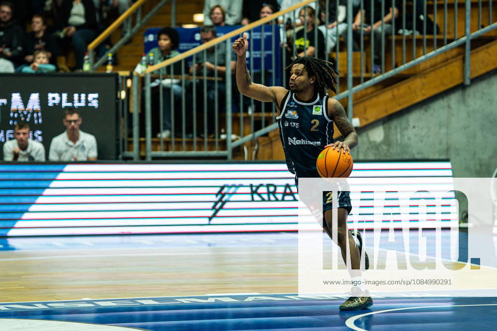 Corey McKeithan (Eisbaeren Bremerhaven, 02) gibt Anweisungen an seine Mitspieler, GER, Hakro Merlins Crailsheim vs. Eisbaeren Bremerhaven, Basketball, 2 Basketball Bundesliga ProA, Herren, 6. Spieltag, Spielzeit 2026 2027, 24.10.2026 GER, Hakro Merlins Crailsheim vs. Eisbaeren Bremerhaven, Basketball, 2 Basketball Bundesliga ProA, Herren, 6. Spieltag, Spielzeit 2026 2027, 24.10.2026 Ilshofen