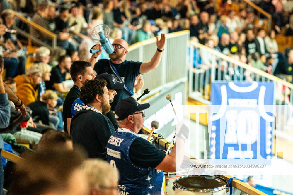 Fans der Hakro Merlins Crailsheim, GER, Hakro Merlins Crailsheim vs. Eisbaeren Bremerhaven, Basketball, 2 Basketball Bundesliga ProA, Herren, 6. Spieltag, Spielzeit 2026 2027, 24.10.2026 GER, Hakro Merlins Crailsheim vs. Eisbaeren Bremerhaven, Basketball, 2 Basketball Bundesliga ProA, Herren, 6. Spieltag, Spielzeit 2026 2027, 24.10.2026 Ilshofen
