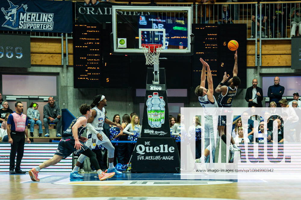 Carlos Deshawn Carter (Eisbaeren Bremerhaven, 06) im Duell mit Hendrik Helge Drescher (Hakro Merlins Crailsheim, 09), GER, Hakro Merlins Crailsheim vs. Eisbaeren Bremerhaven, Basketball, 2 Basketball Bundesliga ProA, Herren, 6. Spieltag, Spielzeit 2026 2027, 24.10.2026 GER, Hakro Merlins Crailsheim vs. Eisbaeren Bremerhaven, Basketball, 2 Basketball Bundesliga ProA, Herren, 6. Spieltag, Spielzeit 2026 2027, 24.10.2026 Ilshofen