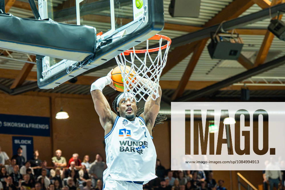 Courtney Alexander (Hakro Merlins Crailsheim, 02) vor dem Dunk, GER, Hakro Merlins Crailsheim vs. Eisbaeren Bremerhaven, Basketball, 2 Basketball Bundesliga ProA, Herren, 6. Spieltag, Spielzeit 2026 2027, 24.10.2026 GER, Hakro Merlins Crailsheim vs. Eisbaeren Bremerhaven, Basketball, 2 Basketball Bundesliga ProA, Herren, 6. Spieltag, Spielzeit 2026 2027, 24.10.2026 Ilshofen
