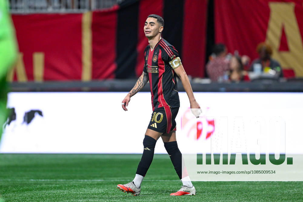 ATLANTA, GA - OCTOBER 24: Miguel Almiron 10 of Atlanta reacts during the MLS, Fussball Herren, USA match between Chicago Fire FC and Atlanta United FC on October 24th, 2026 at Mercedes-Benz Stadium in Atlanta, GA.(Photo by Rich von Biberstein Icon Sportswire) SOCCER: OCT 24 MLS Atlanta United vs Chicago Fire FC Icon261024020