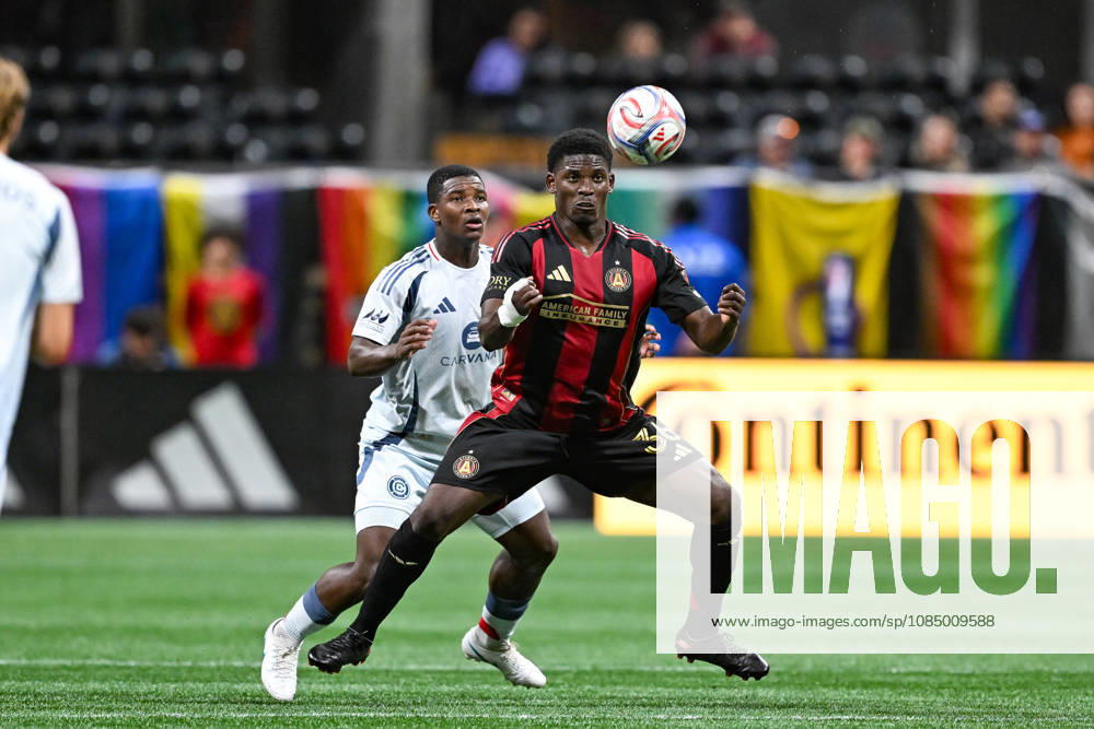 ATLANTA, GA - OCTOBER 24: Breel Embolo 36 of Atlanta settles the ball during the MLS, Fussball Herren, USA match between Chicago Fire FC and Atlanta United FC on October 24th, 2026 at Mercedes-Benz Stadium in Atlanta, GA.(Photo by Rich von Biberstein Icon Sportswire) SOCCER: OCT 24 MLS Atlanta United vs Chicago Fire FC Icon261024037