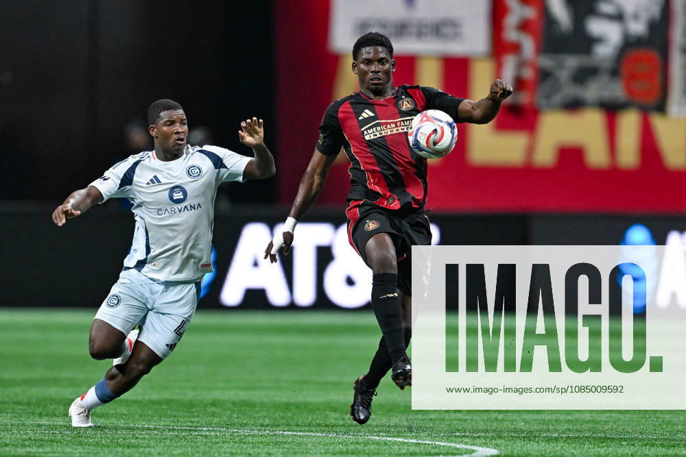 ATLANTA, GA - OCTOBER 24: Breel Embolo 36 of Atlanta settles the ball during the MLS, Fussball Herren, USA match between Chicago Fire FC and Atlanta United FC on October 24th, 2026 at Mercedes-Benz Stadium in Atlanta, GA.(Photo by Rich von Biberstein Icon Sportswire) SOCCER: OCT 24 MLS Atlanta United vs Chicago Fire FC Icon261024039