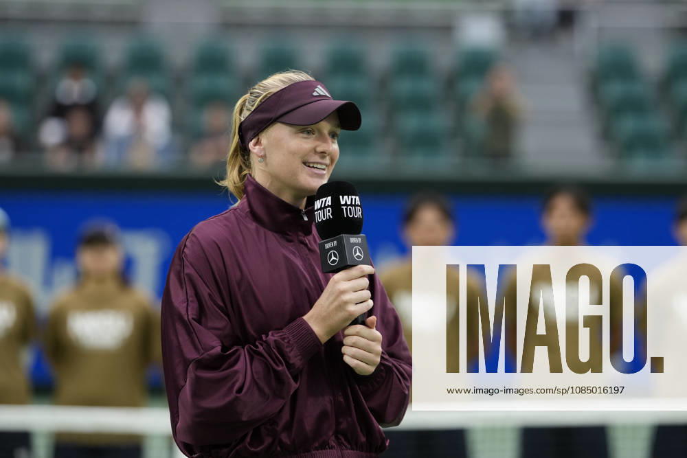 WTA, Tennis Damen Kinoshita Group Japan Open - Day 7 Ashlyn Krueger of the United States speaks after her singles final loss to Katerina Siniakova of the Czech Republic at the 2026 Kinoshita Group Japan Open Women s tennis tournament at Utsubo Tennis Center in Osaka, Japan, on October 25, 2026. Osaka Japan