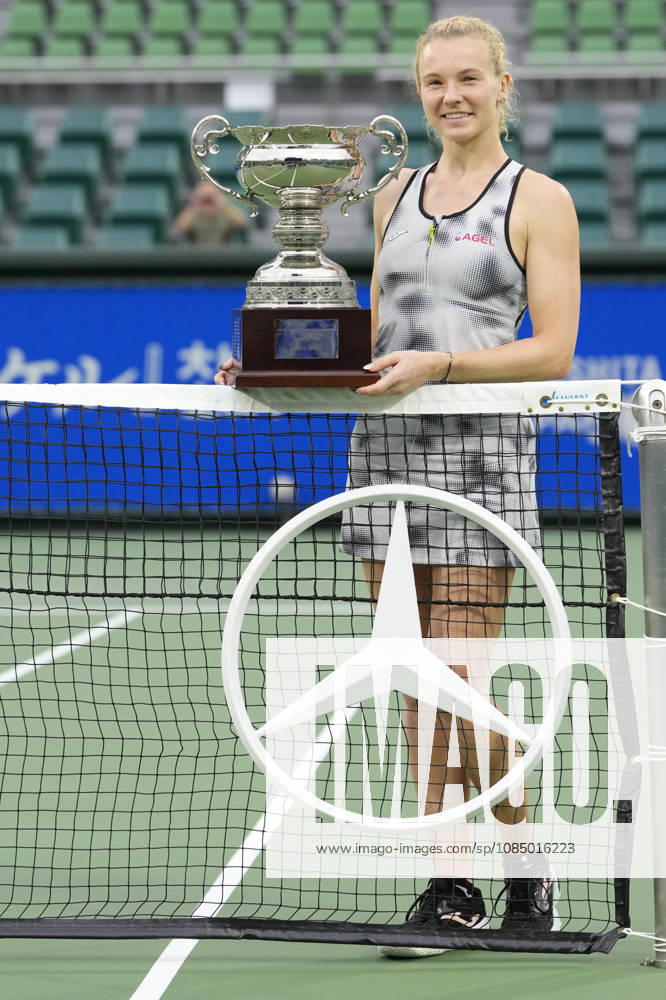 WTA, Tennis Damen Kinoshita Group Japan Open - Day 7 Katerina Siniakova of the Czech Republic poses with the winners trophy after defeating Ashlyn Krueger of the United States in the Singles Final at the 2026 Kinoshita Group Japan Open Women s tennis tournament at Utsubo Tennis Center in Osaka, Japan, on October 25, 2026. Osaka Japan