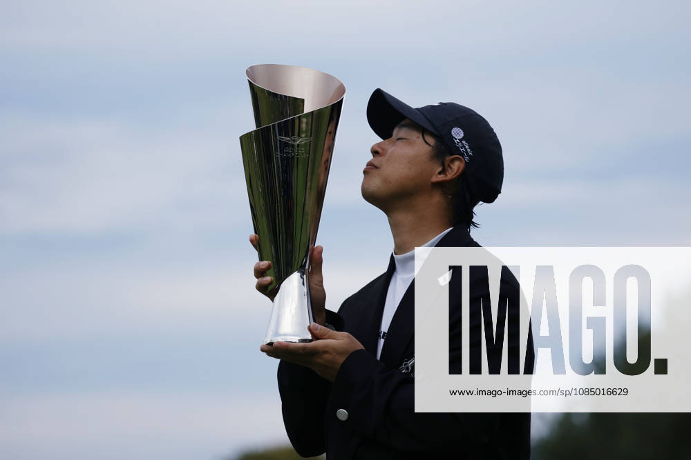 Oct 25, 2026-Cheonan, South Korea-Yuto KATSURAGAWA of Japan Trophy ceremony after final round on 18th Green during a DP World Tour Genesis Championship Final Round at Woo Jeong Hills CC in Cheonan, South Korea. Cheonan SOUTH KOREA - ZUMAr168 20261025_aap_r168_062