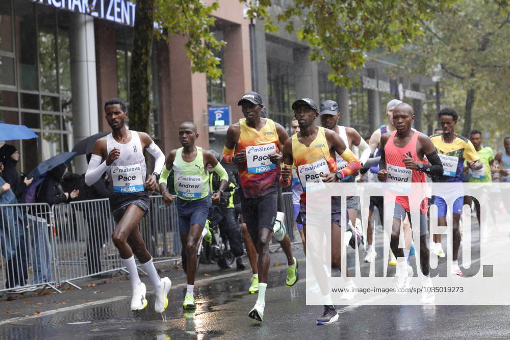 Leichtathletik 43. Mainova Frankfurt Marathon Start M 8 Benard Frankfurt Main Hessen Deutschland