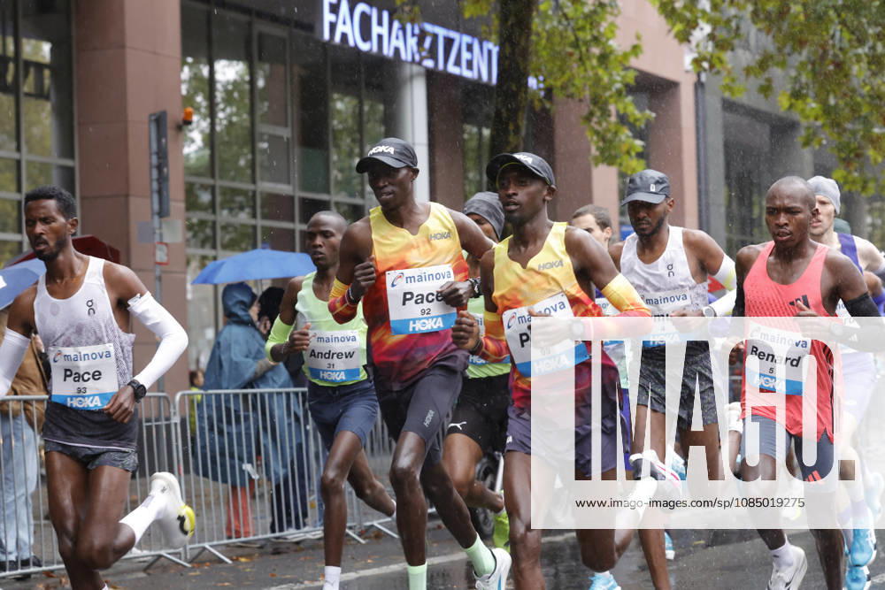 Leichtathletik 43. Mainova Frankfurt Marathon Start M 8 Benard Frankfurt Main Hessen Deutschland