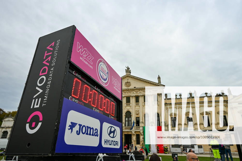 IPA90160932 - Detail of the Start of the 40th Venice Marathon in 2026, a marathon race in Venice, Italy, on October 25, 2026