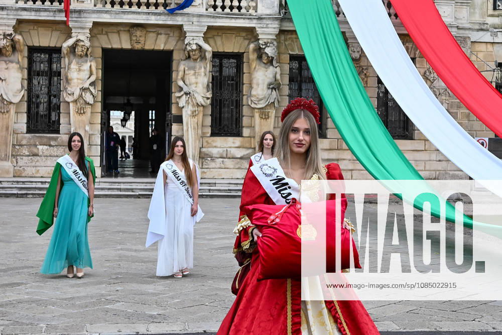 IPA90160981 - Italian Flag Celebration Before the Start of the 40th Venice Marathon in 2026, a marathon race in Venice, Italy, on October 25, 2026