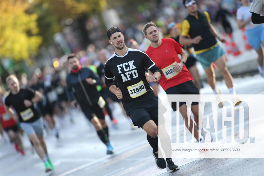 32. Auflage vom Hella Hamburg-Halbmarathon. Fast 21.000 Läuferinnen und Läufer absolvierten am Sonntag die Strecke. Teilnehmer des ersten Startblocks auf der Reeperbahn. St. Pauli Hamburg
