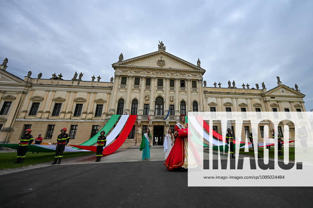 IPA90161003 - Italian Flag Celebration Before the Start of the 40th Venice Marathon in 2026, a marathon race in Venice, Italy, on October 25, 2026