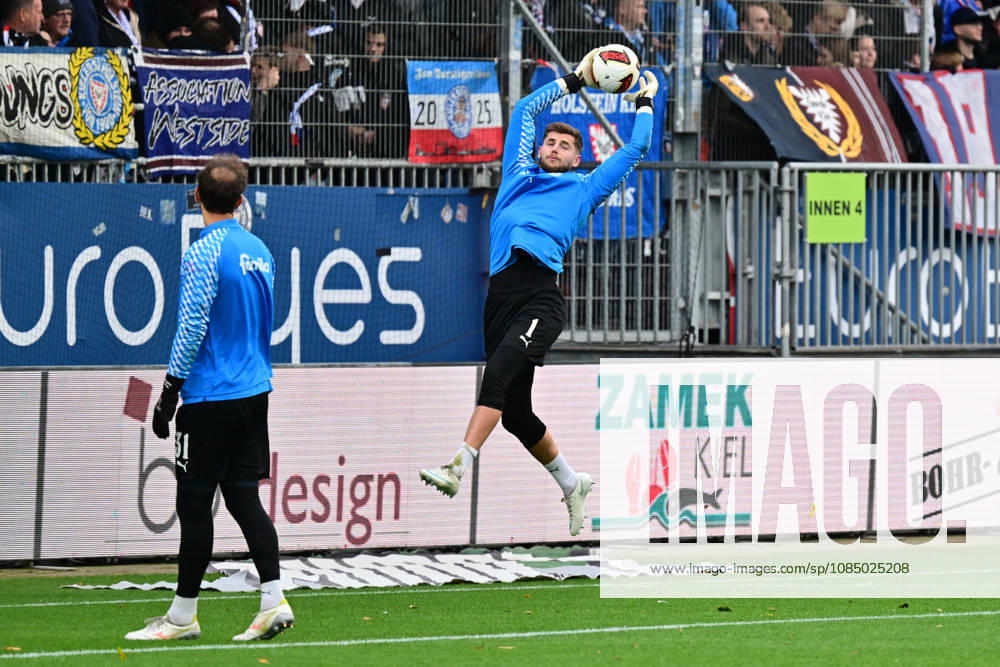 Fußball, Herren, 2.BL (Bundesliga), Saison 2026 2027, Holstein Kiel - SG Dynamo Dresden, 9. Spieltag, KSV, SGD, Holstein-Stadion Torwart Timon Weiner (Kiel) Kiel, Holstein-Stadion Holstein-Stadion Schleswig-Holstein Deutschland