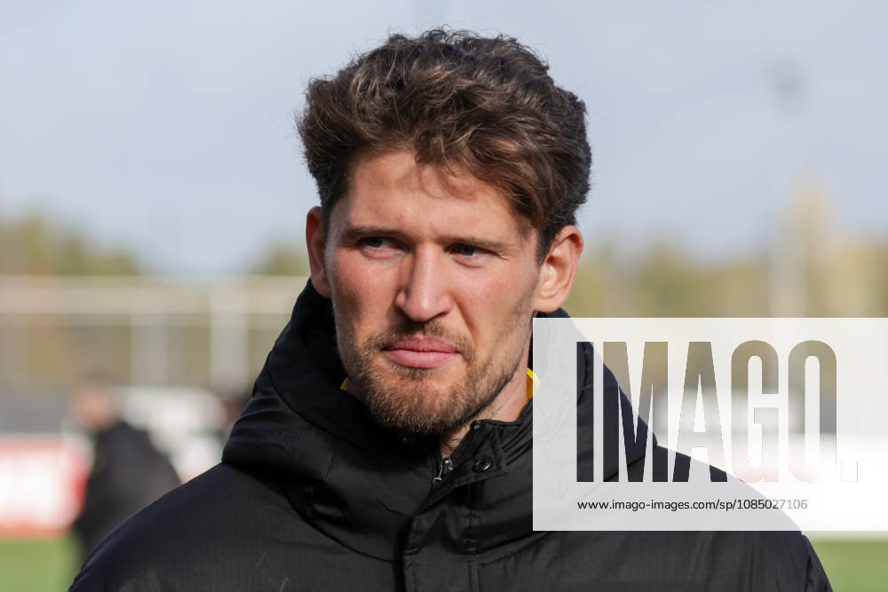 Fussball 1. Bundesliga, Borussia Dortmund - Training v.l. Gregor Kobel (Borussia Dortmund) Dortmund