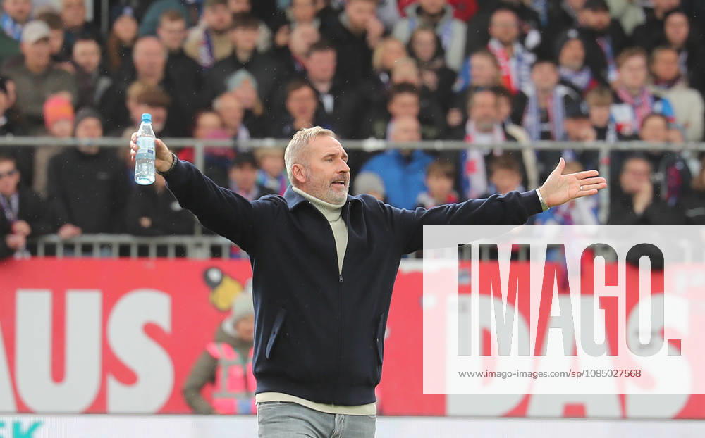 Jubel 1-0 Trainer Tim Walter (Holstein Kiel) Fussball, Herren, Saison 2026 2027, 2.BL, Holstein Stadion, Holstein Kiel gegen Dynamo Dresden DFL REGULATIONS PROHIBIT ANY USE OF PHOTOGRAPHS AS IMAGE SEQUENCES AND OR QUASI-VIDEO.