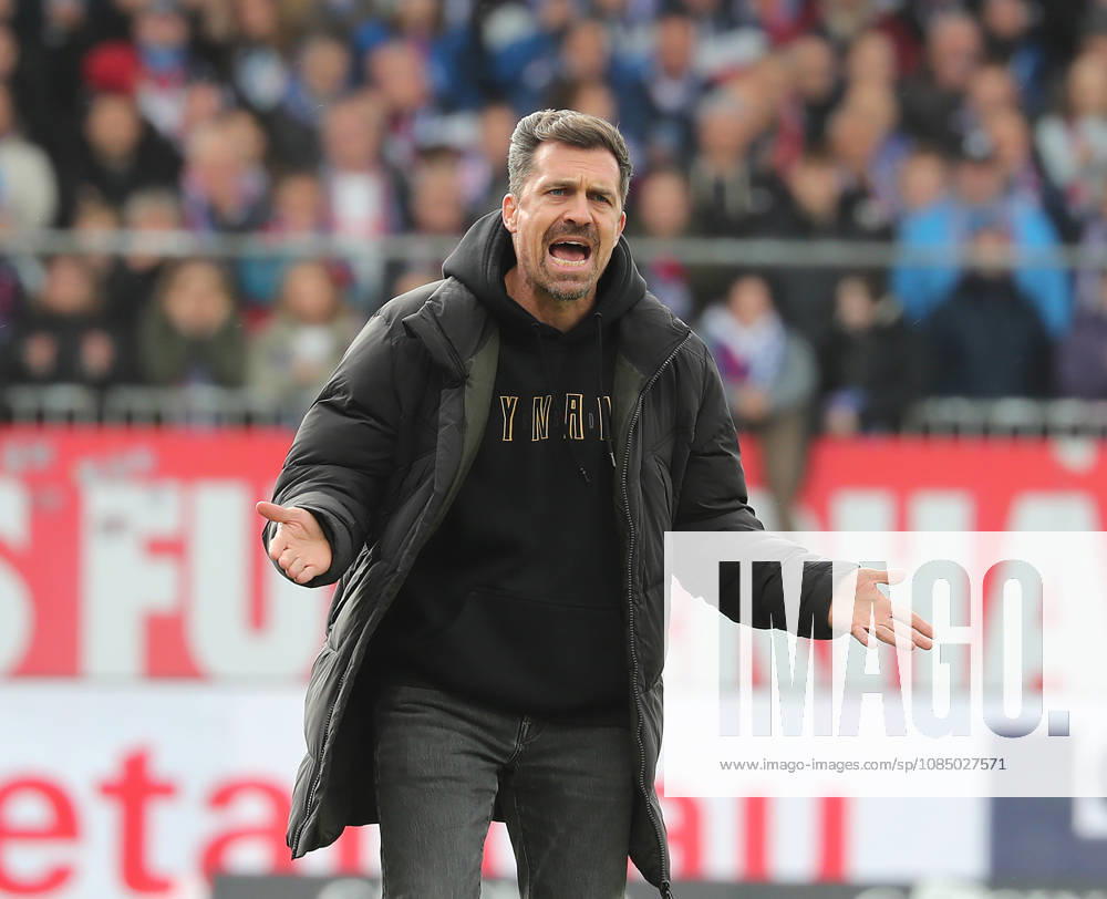 Trainer Thomas Stamm (Dynamo Dresden) Fussball, Herren, Saison 2026 2027, 2.BL, Holstein Stadion, Holstein Kiel gegen Dynamo Dresden DFL REGULATIONS PROHIBIT ANY USE OF PHOTOGRAPHS AS IMAGE SEQUENCES AND OR QUASI-VIDEO.