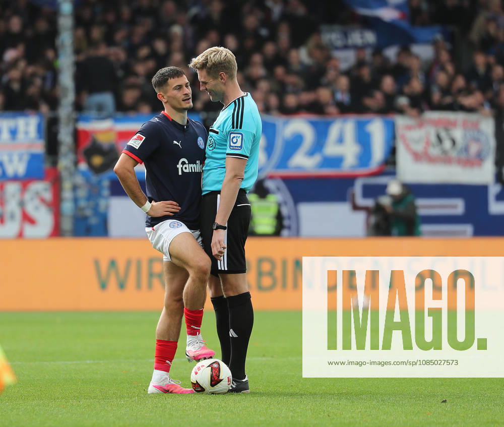 Adrian Kapralik (Holstein Kiel), Schiedsrichter Timo Gerach Fussball, Herren, Saison 2026 2027, 2.BL, Holstein Stadion, Holstein Kiel gegen Dynamo Dresden DFL REGULATIONS PROHIBIT ANY USE OF PHOTOGRAPHS AS IMAGE SEQUENCES AND OR QUASI-VIDEO.