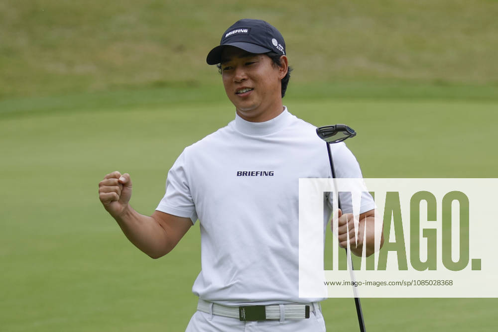 Oct 25, 2026-Cheonan, South Korea-Yuto KATSURAGAWA of Japan win ceremony after final round on 18th Green during a DP World Tour Genesis Championship Final Round at Woo Jeong Hills CC in Cheonan, South Korea. Cheonan SOUTH KOREA - ZUMAr168 20261025_aap_r168_065
