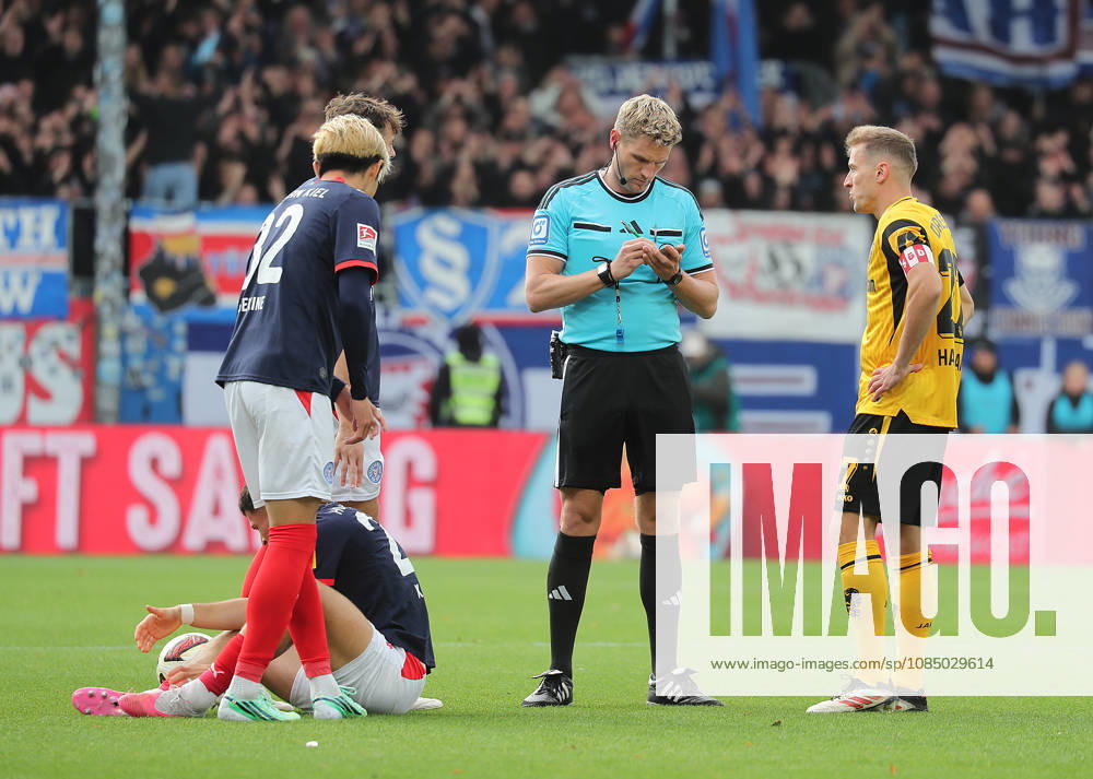 Schiedsrichter Timo Gerach, Adrian Kapralik (Holstein Kiel), Niklas Hauptman (Dynamo Dresden) Fussball, Herren, Saison 2026 2027, 2.BL, Holstein Stadion, Holstein Kiel gegen Dynamo Dresden DFL REGULATIONS PROHIBIT ANY USE OF PHOTOGRAPHS AS IMAGE SEQUENCES AND OR QUASI-VIDEO.