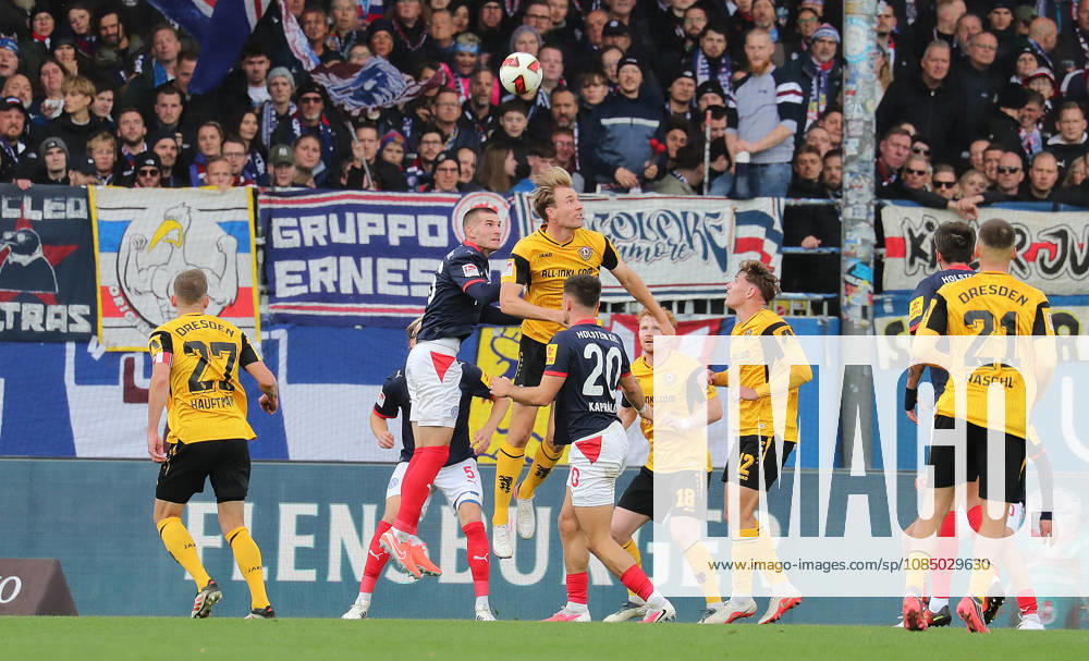 Vincent Vermeij (Dynamo Dresden) , David Zec (Holstein Kiel), Kopfball Fussball, Herren, Saison 2026 2027, 2.BL, Holstein Stadion, Holstein Kiel gegen Dynamo Dresden DFL REGULATIONS PROHIBIT ANY USE OF PHOTOGRAPHS AS IMAGE SEQUENCES AND OR QUASI-VIDEO.