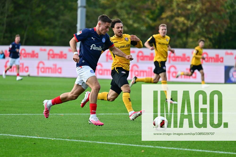 Fußball, Herren, 2.BL (Bundesliga), Saison 2026 2027, Holstein Kiel - SG Dynamo Dresden, 9. Spieltag, KSV, SGD, Holstein-Stadion Adrian Kapralik am Ball Kiel, Holstein-Stadion Holstein-Stadion Schleswig-Holstein Deutschland