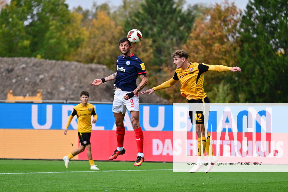 Fußball, Herren, 2.BL (Bundesliga), Saison 2026 2027, Holstein Kiel - SG Dynamo Dresden, 9. Spieltag, KSV, SGD, Holstein-Stadion Giorgi Kvilitaia beim Kopfball gegen Friedrich Müller Kiel, Holstein-Stadion Holstein-Stadion Schleswig-Holstein Deutschland