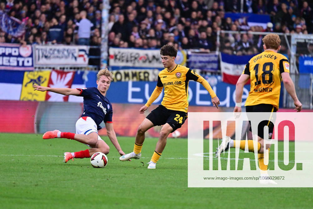 Fußball, Herren, 2.BL (Bundesliga), Saison 2026 2027, Holstein Kiel - SG Dynamo Dresden, 9. Spieltag, KSV, SGD, Holstein-Stadion Kasper Davidsen grätscht gegen Patrice Covic Kiel, Holstein-Stadion Holstein-Stadion Schleswig-Holstein Deutschland