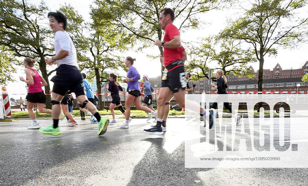 Halbmarathon, Hamburg Hamburg, LAUFEN Heller Halbmarathon Mehr als 20.000 Läufer waren beim Halbmarathon durch die Hamburger City dabei Hamburg Hafen Elbe City Hamburg Deutschland