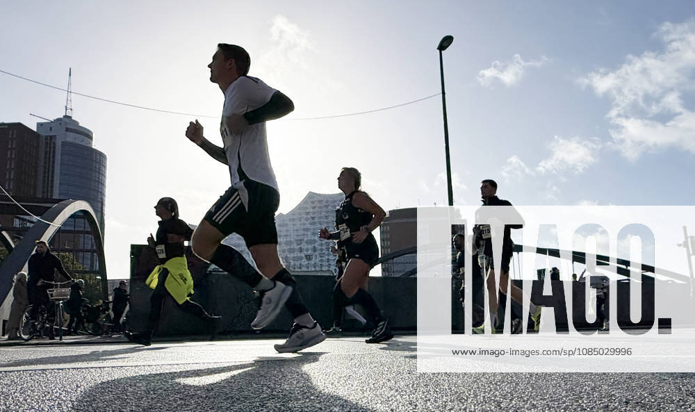Halbmarathon, Hamburg Hamburg, LAUFEN Heller Halbmarathon Mehr als 20.000 Läufer waren beim Halbmarathon durch die Hamburger City dabei Hamburg Hafen Elbe City Hamburg Deutschland