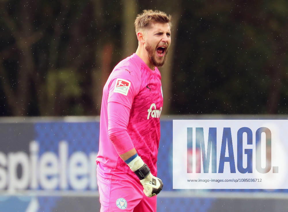 Torhueter Timon Weiner (Holstein Kiel) bejubelt den Sieg Fussball, Herren, Saison 2026 2027, 2.BL, Holstein Stadion, Holstein Kiel gegen Dynamo Dresden, 3-0 DFL REGULATIONS PROHIBIT ANY USE OF PHOTOGRAPHS AS IMAGE SEQUENCES AND OR QUASI-VIDEO.