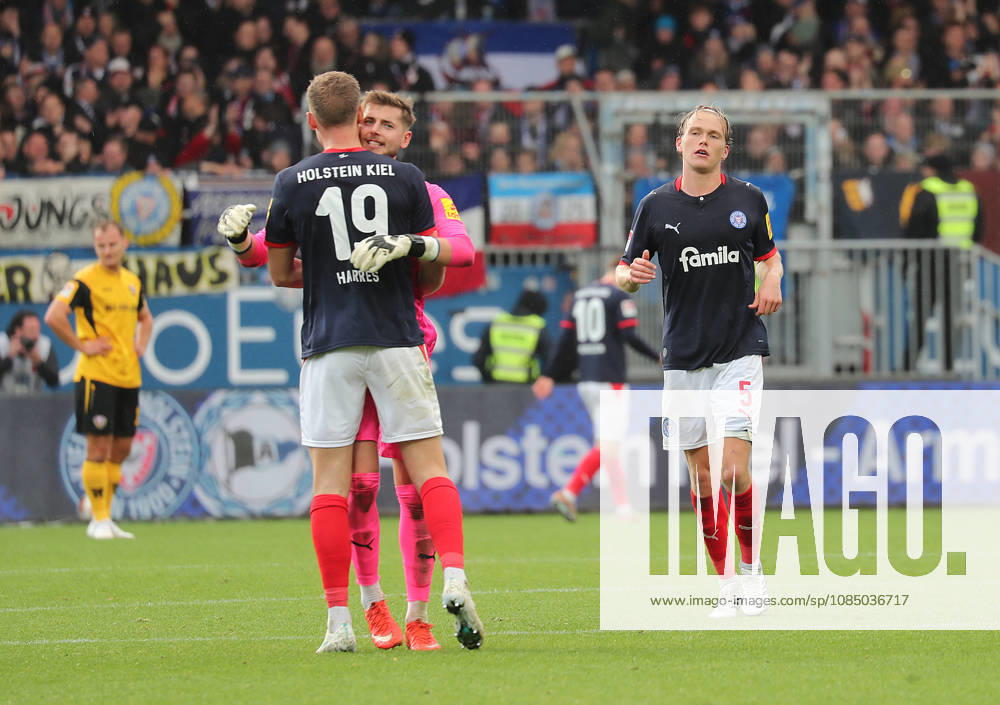 Freude bei Torhueter Timon Weiner (Holstein Kiel), Phil Harres (Holstein Kiel), Noah Madsen (Holstein Kiel) Fussball, Herren, Saison 2026 2027, 2.BL, Holstein Stadion, Holstein Kiel gegen Dynamo Dresden, 3-0 DFL REGULATIONS PROHIBIT ANY USE OF PHOTOGRAPHS AS IMAGE SEQUENCES AND OR QUASI-VIDEO.