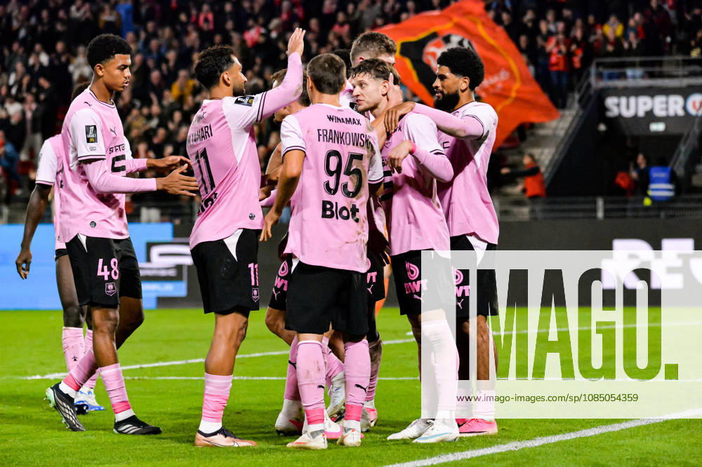 Joie des joueurs du Stade Rennais aprés le 2e but de Sebastian Szymanski (Stade Rennais)