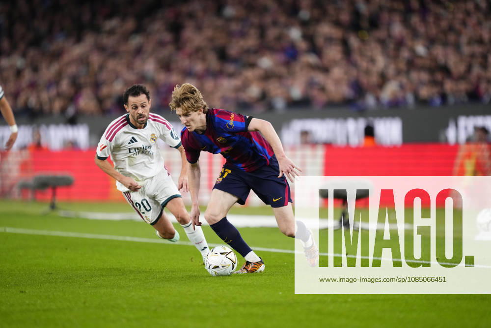 FC Barcelona, Barca v Real Madrid - LaLiga BARCELONA, SPAIN - OCTOBER 25: Silva (20) of Real Madrid in action during the LaLiga EA Sports 2026 27 match between FC Barcelona and Real Madrid at Spotify Camp Nou on October 25, 2026 in Barcelona, Spain. Jose Hernandez Anadolu Barcelona Spain. Editorial use only. Please get in touch for any other usage.