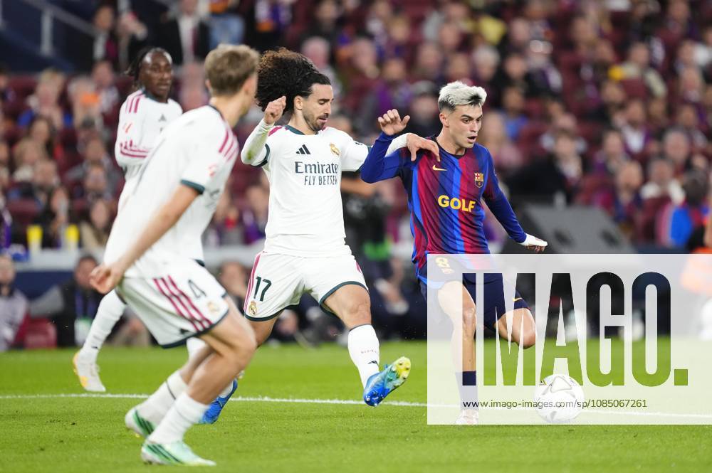 FC Barcelona, Barca v Real Madrid - LaLiga BARCELONA, SPAIN - OCTOBER 25: Pedri (R) of Barcelona in action during the LaLiga EA Sports 2026 27 match between FC Barcelona and Real Madrid at Spotify Camp Nou on October 25, 2026 in Barcelona, Spain. Jose Hernandez Anadolu Barcelona Spain. Editorial use only. Please get in touch for any other usage.