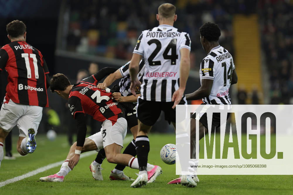 IPA90182511 - AC Milan s Davide Bartesaghi in action against Udinese s James Abankwah during the Serie A Enilive soccer match between Udinese and Milan at the Bluenergy Stadium in northeastern Italy on October 25, 2026.