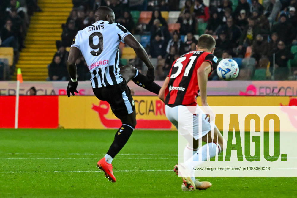 IPA90182914 - Udinese s Keinan Davis and Milan s Strahinja Pavlovic during the Udinese Calcio vs. AC Milan Italian Serie A soccer match in Udine, Italy, on October 25, 2026