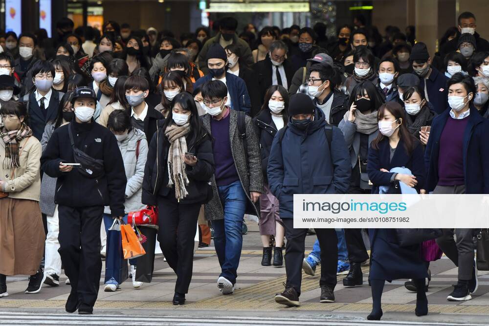 Coronavirus cases top 200,000 in Japan People wearing face masks walk in Osaka s Umeda area on Dec. 21, 2020, amid the coronavirus pandemic. The cumulative number of coronavirus cases in Japan exceeded 200,000 the same day, taking less than two months for the country to log 100,000 new cases after reaching 100,000 infections on Oct. 29.