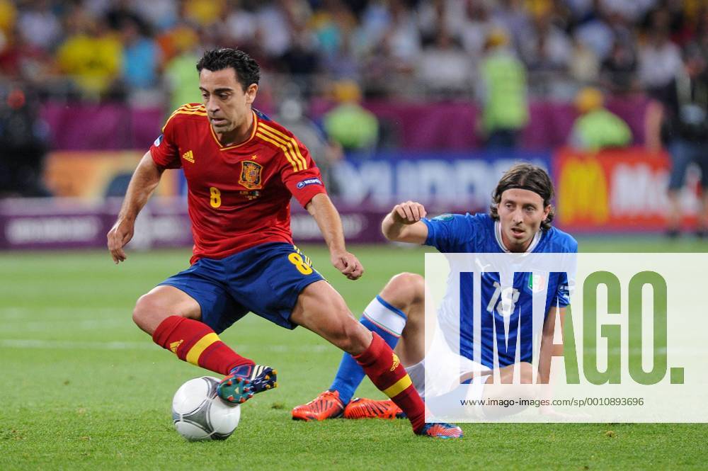(KIEV) EURO 2012 (UEFA EURO 2012 ) FINAL (FINAL) MECZ (SPAIN - ITALY) N Z XAVI HERNANDEZ RICCARDO MONTOLIVO 20120701PF_RO021