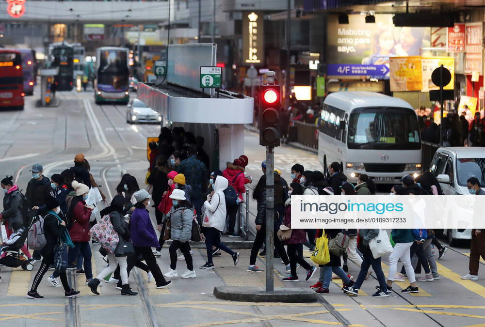 (210101) -- HONG KONG, Jan. 1, 2021 -- People wearing face masks walk on a street in Hong Kong, south China, Jan. 1, 2021. Hong Kong s Center for Health Protection (CHP) reported 42 additional confirmed cases of COVID-19 on Friday, which was a new low since mid-November. The new cases included 36 local infections, with 13 cases of unknown origin. The tally was taken to 8,888. ) CHINA-HONG KONG-COVID-19-CASES (CN) LixGang
