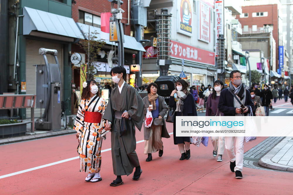 People wearing face masks visit Asakusa Shrine and Sensoji Temple during the New Year celebration..The first day of the New Year Japanese people traditionally visit Shrines and Temples for celebrations and prayers. The most popular places in Tokyo are Sensoji Temple and Asakusa Shrine in Asakusa. Tokyo Japan - ZUMAs197 20210101_zaa_s197_114