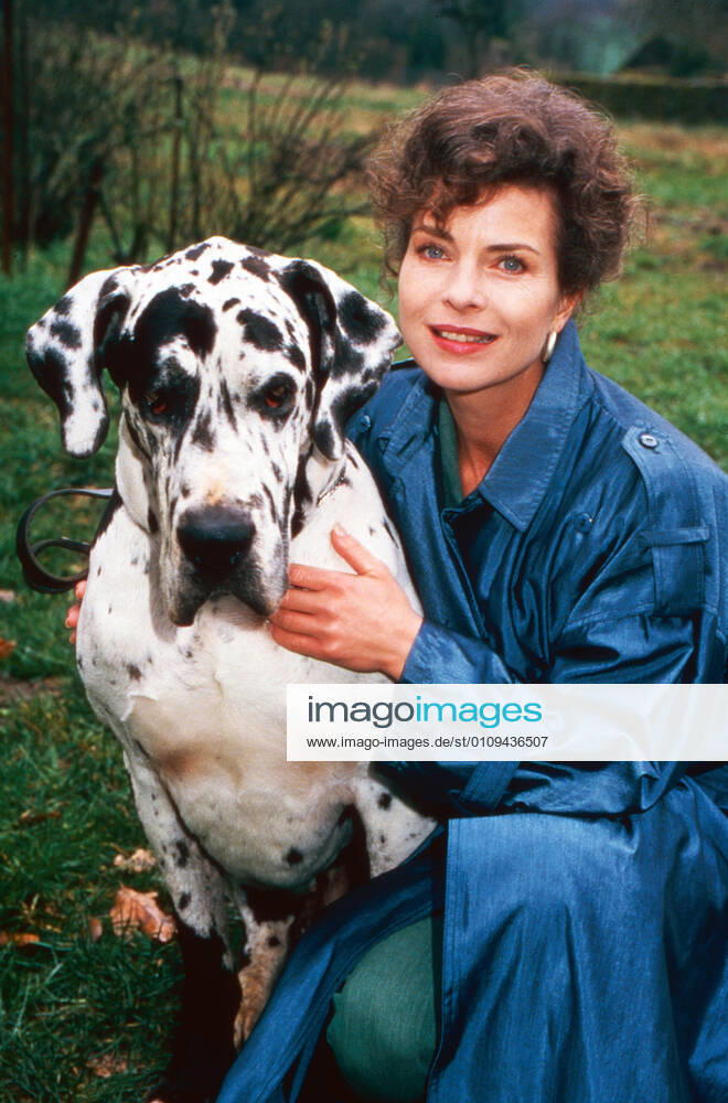 Tresko - Amigo Affäre Tresko - Amigo Affäre, Fernsehfilm, Deutschland 1996, Regie: Hajo Gies, Darsteller: Gudrun Landgrebe mit Dogge, Deutschland