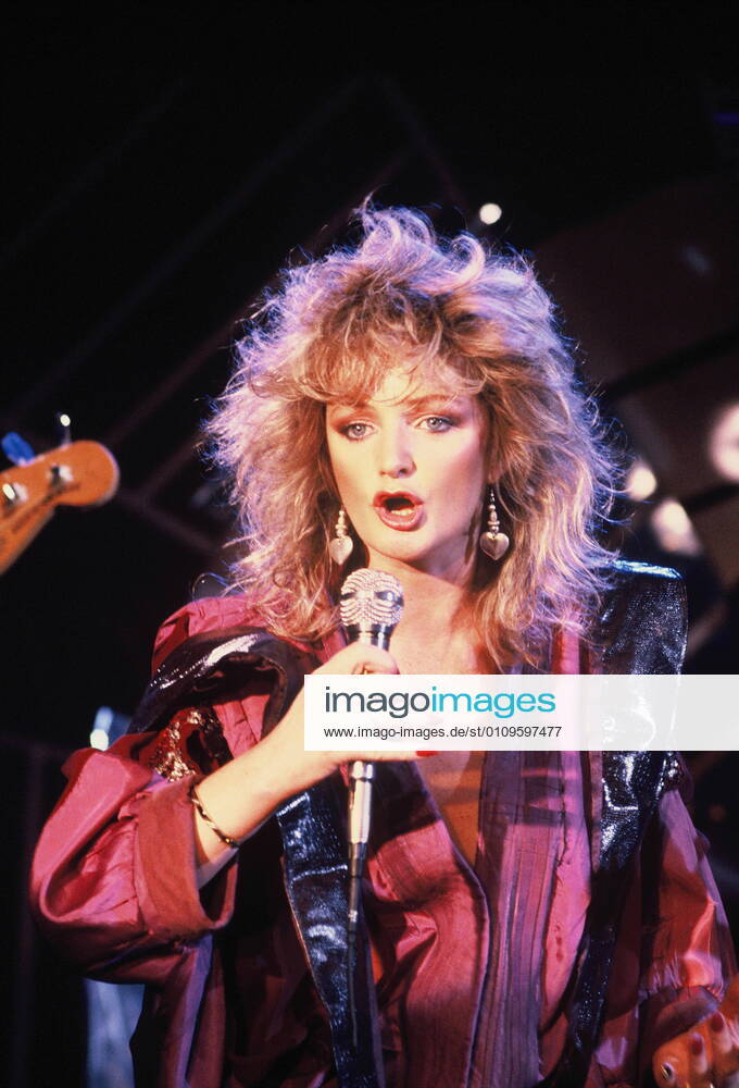 Archivbilder der Woche KW54 Die Saengerin Bonnie Tyler bei einem TV Auftritt am 12.01.1986