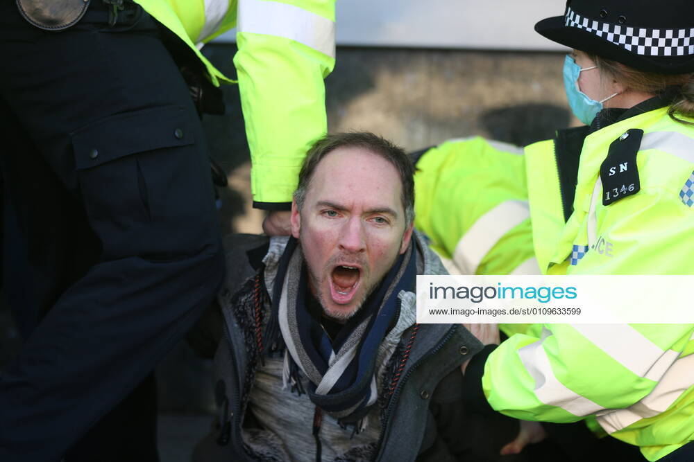 . 09 01 2021. London, United Kingdom. Anti Lockdown Protest. Anti lockdown protest at Clapham Common, London. xMartynxWheatleyx xi-Imagesx IIM-21973-0001