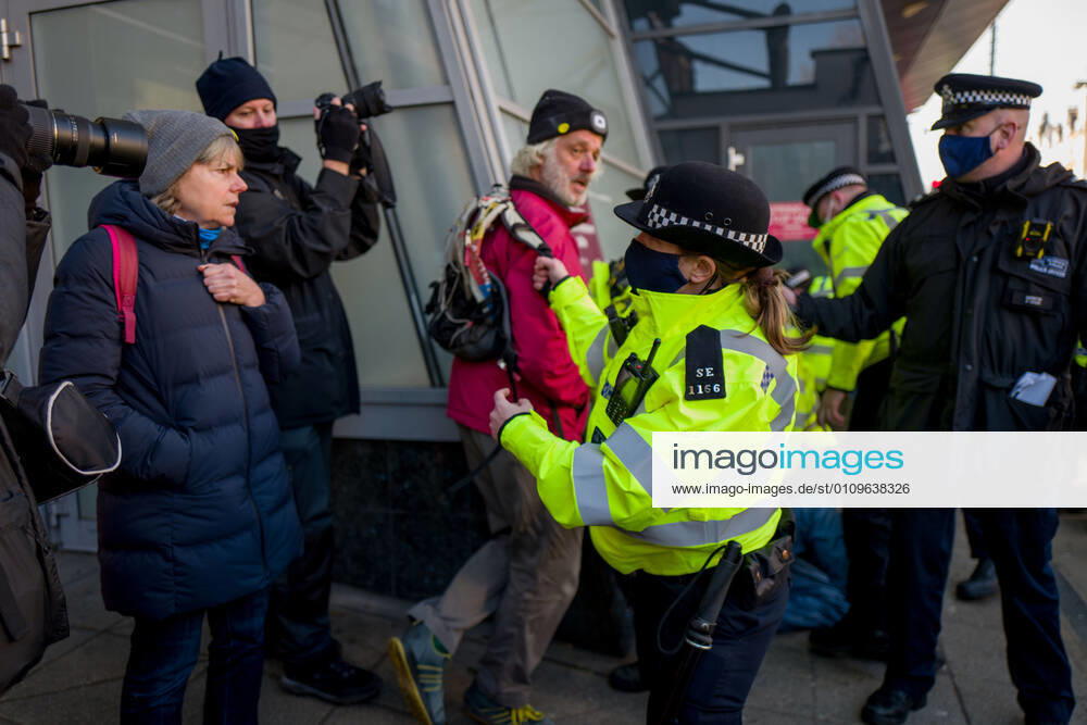 Metropolitan police officers swarmed Clapham Common in on Saturday after anti-lockdown protesters gathered in the area. Group of demonstrators chanting â€oetake your freedom back†walked along the high street. Few demonstrators was arrested by Metropolitan Police officers. England s third national lockdown has legally come into force last week. The lockdown means people are able to leave their homes for limited reasons, with measures expected to stay in place until mid-February. London UK - ZUMAg173 20210109_zap_g173_007