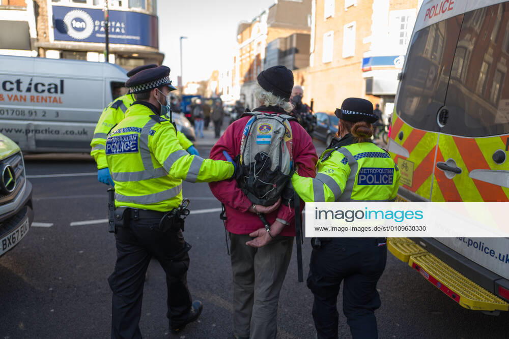Man was arrested and taken to a police van in Clapham Common London UK - ZUMAg173 20210109_zap_g173_011