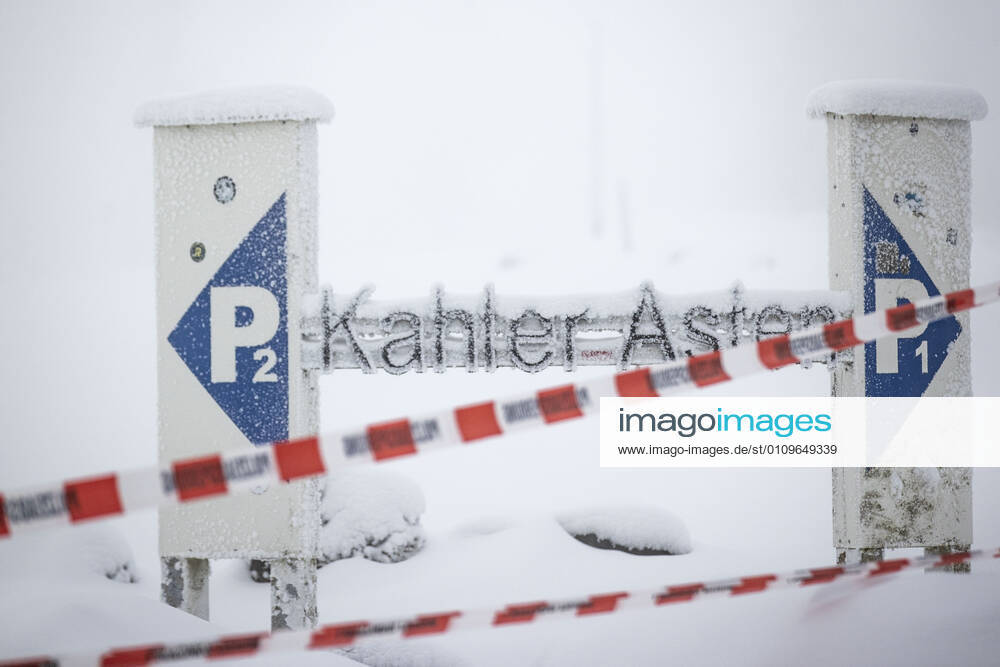 WINTERBERG , SAUERLAND , Winter , Schnee , Winterberg bereitet sich auf den nächsten Ansturm der Menschen am Wochenende vor. Kahler Asten nicht zugänglich , Absperrung der Polizei mit Flatterband.
